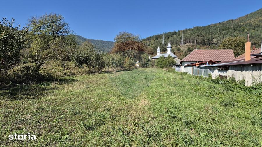 Teren de 1280 mp, în Pângărați