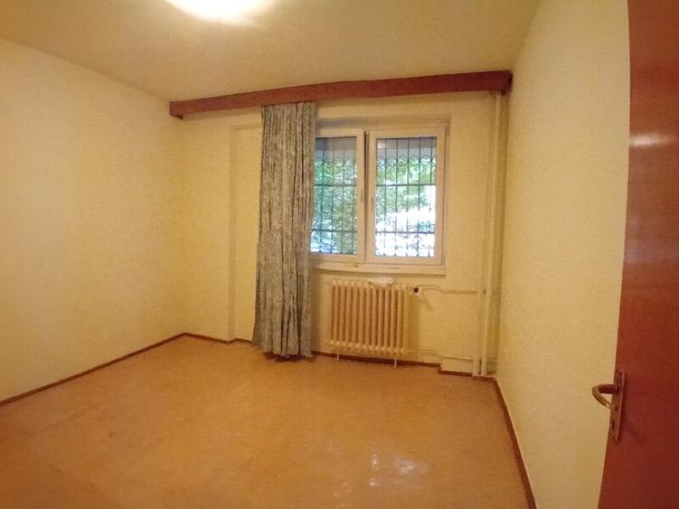 Apartament cu 4 camere decomandat în Tineretului