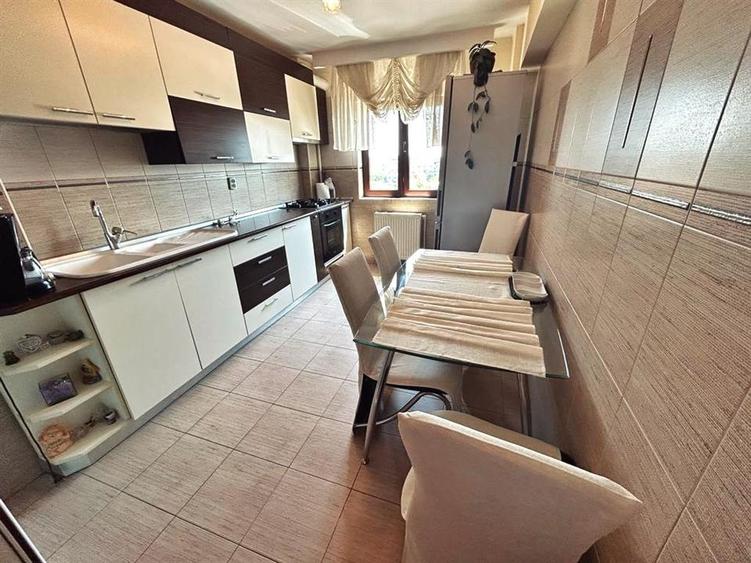 Apartament cu 3 camere decomandat în Cantacuzino