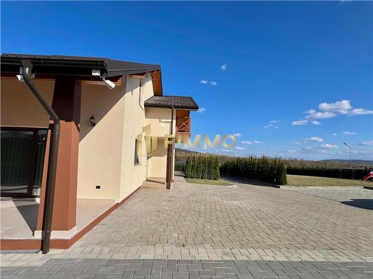 Casă individuală cu 5 camere cu Teren 1600 Mp în Pătrăuți