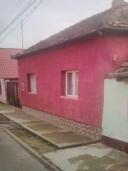 Casă cu 3 camere în Bârzești