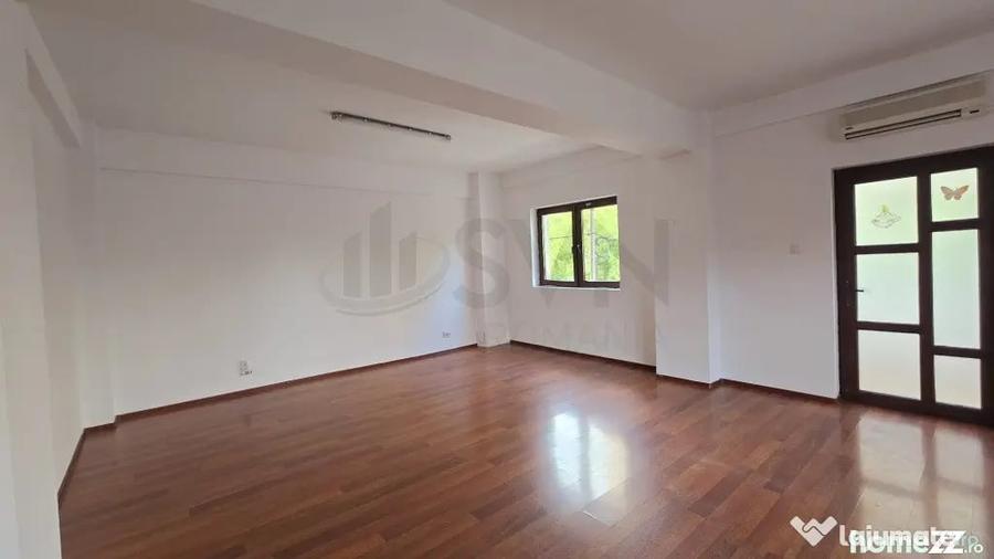 Casă cu 7 camere cu Teren 300 Mp în Rahova
