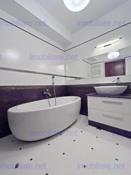 Apartament cu 3 camere decomandat, mobilat în Băneasa