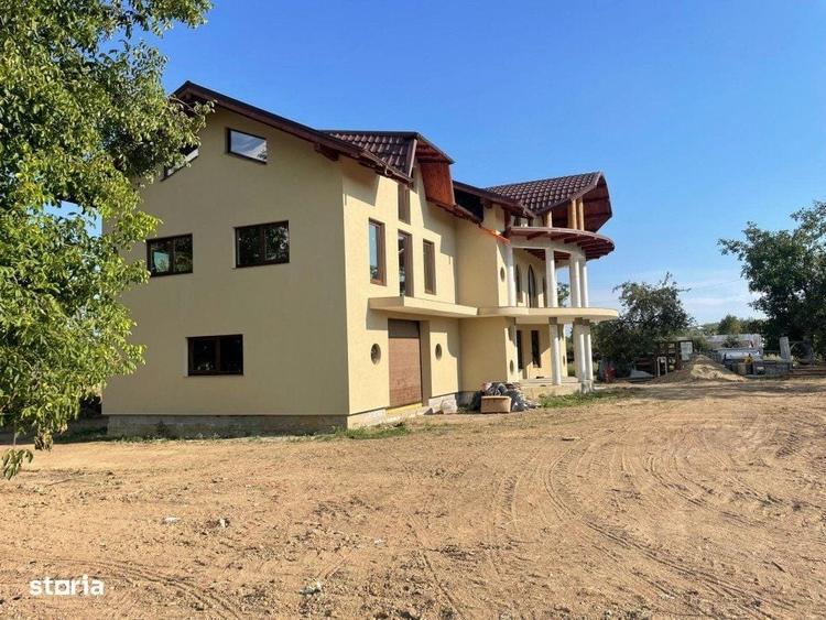 Casă cu 4 camere în Zvoriștea
