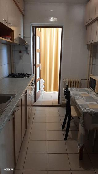 Apartament cu 3 camere semidecomandat în Drumul Taberei