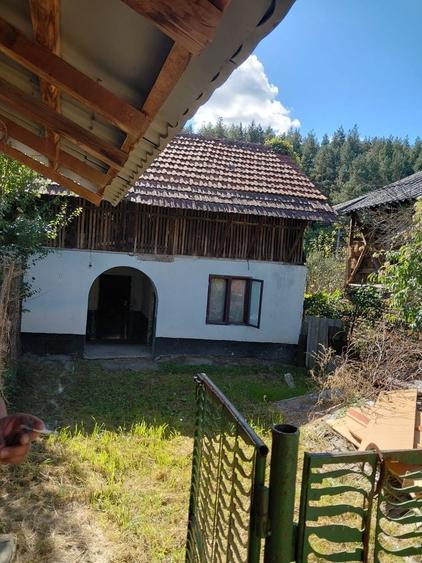 Casă cu 4 camere în Merișani