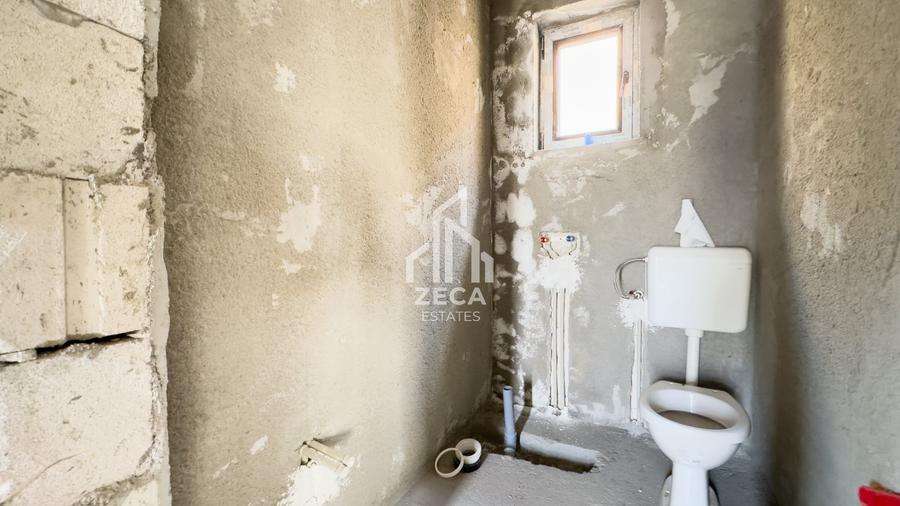 Casă individuală cu 7 camere cu Canalizare în Andronache