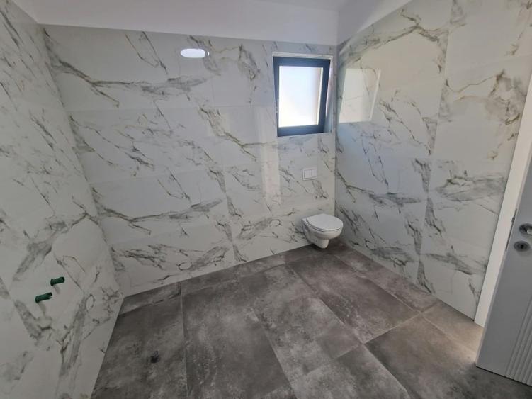 Casă individuală cu 4 camere cu Canalizare în Domnești