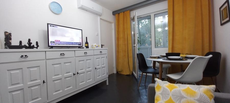 Apartament cu 3 camere semidecomandat în Tomis Nord