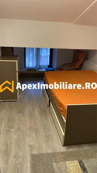 Apartament cu 3 camere semidecomandat, mobilat în 1 Mai