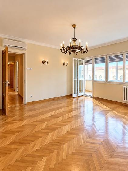 Apartament cu 2 camere decomandat în P-ța Universității