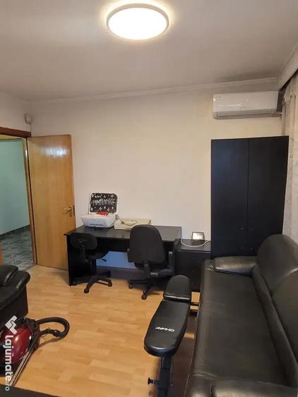 Apartament cu 5 camere decomandat în Păcii