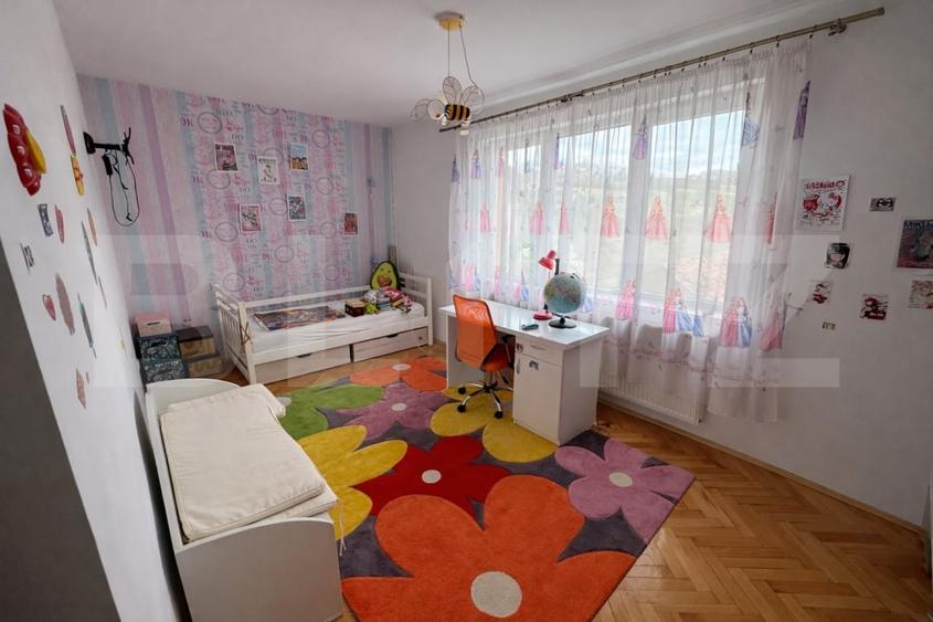 Casă individuală cu 5 camere cu Canalizare în Reghin