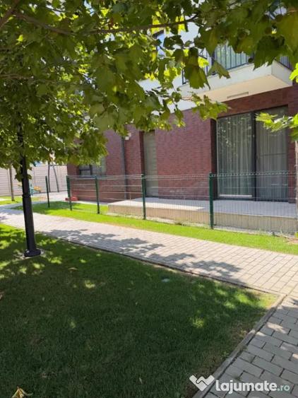 Apartament cu 2 camere decomandat, mobilat în Malu Mare