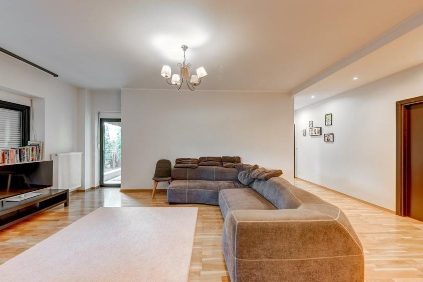 Apartament cu 3 camere decomandat, mobilat în Băneasa — fotografia 1