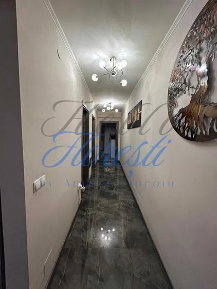 Apartament cu 3 camere semidecomandat, mobilat în Florești