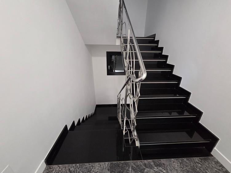 Casă individuală cu 5 camere cu Teren 2867 Mp în Exterior Vest