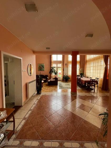 Casă cu 6 camere cu Teren 1200 Mp în Central