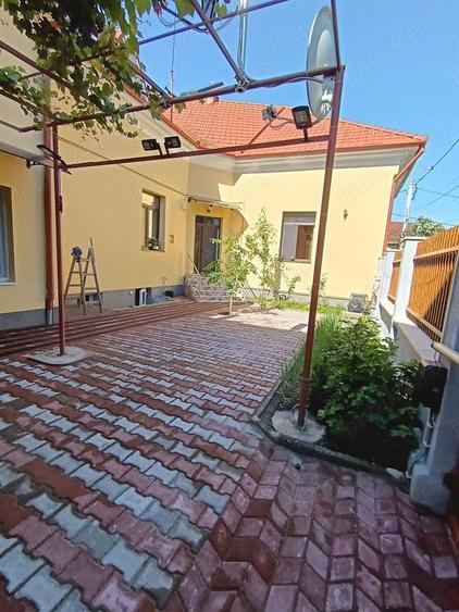 Casă cu 4 camere în Central