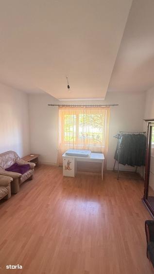 Apartament cu 3 camere în Valea Roșie