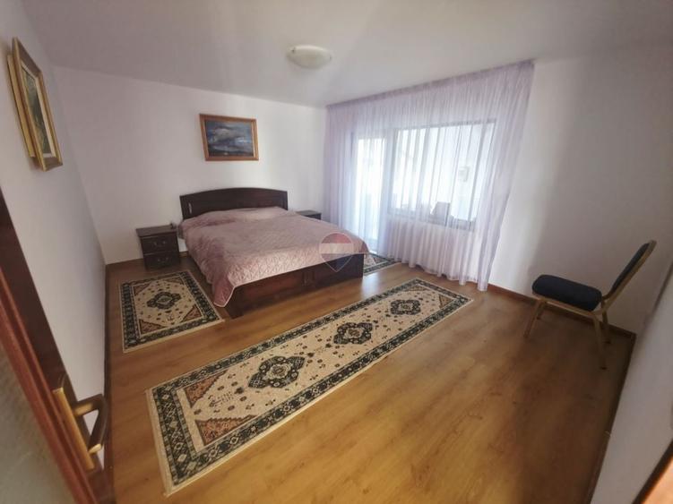 Casă individuală cu 5 camere cu Teren 1779 Mp în Izvoare (Dumbrava Roșie)
