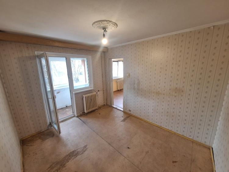 Apartament cu 3 camere semidecomandat în Tomis Nord
