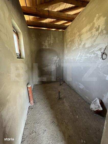 Casă cu 4 camere cu Teren 1000 Mp în Teaca