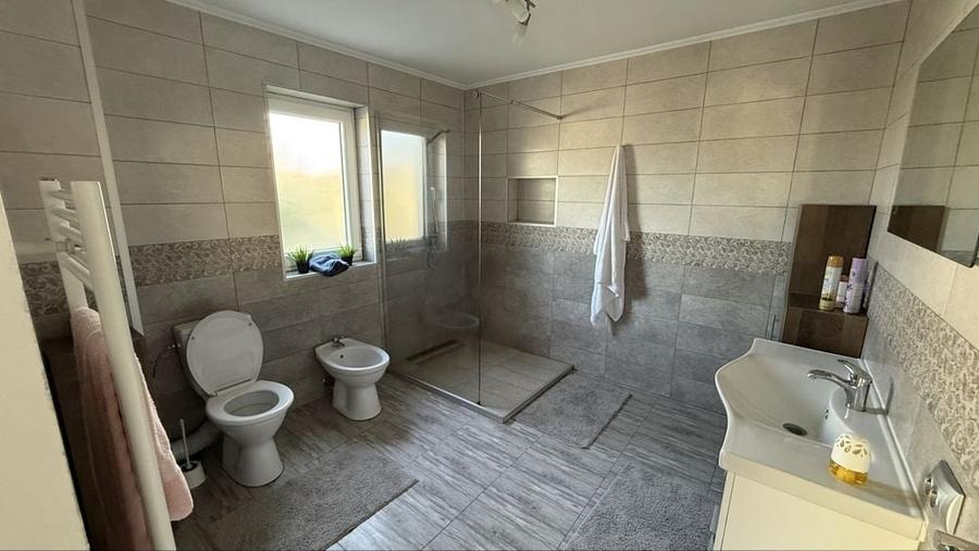 Casă cu 3 camere în Ghinda