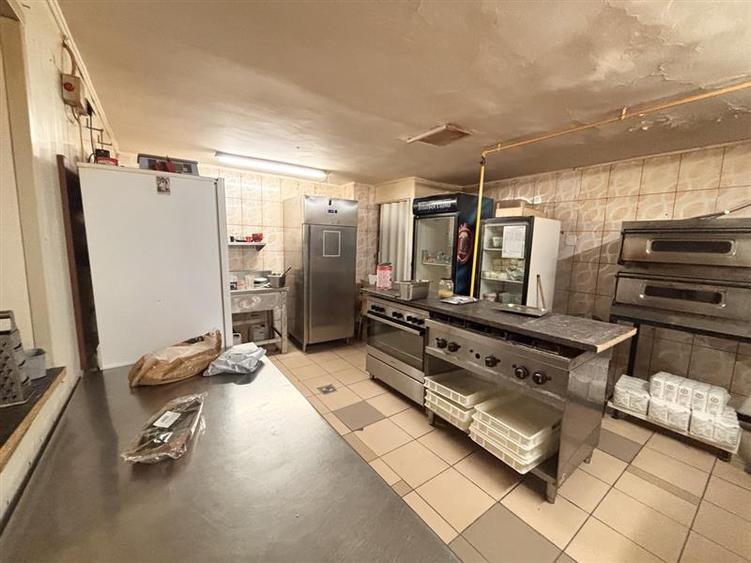 Spațiu comercial, de 200 mp, în Decebal