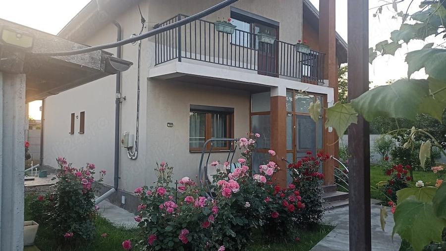 Casă cu 4 camere cu Teren 675 Mp în Central