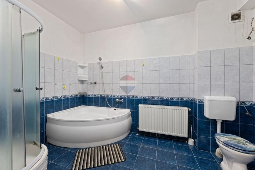 Apartament cu 3 camere decomandat, mobilat în Intim