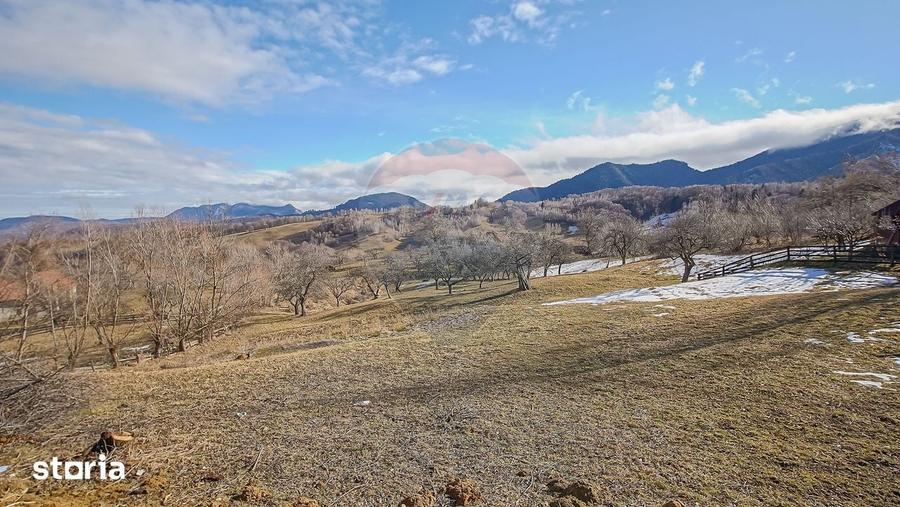 Teren de 2495 mp, în Bran
