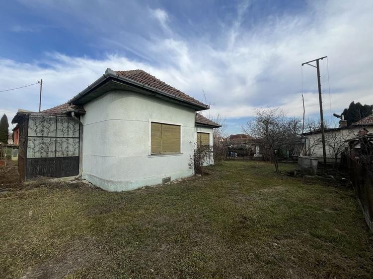 Casă cu 4 camere în Dosu Bricii