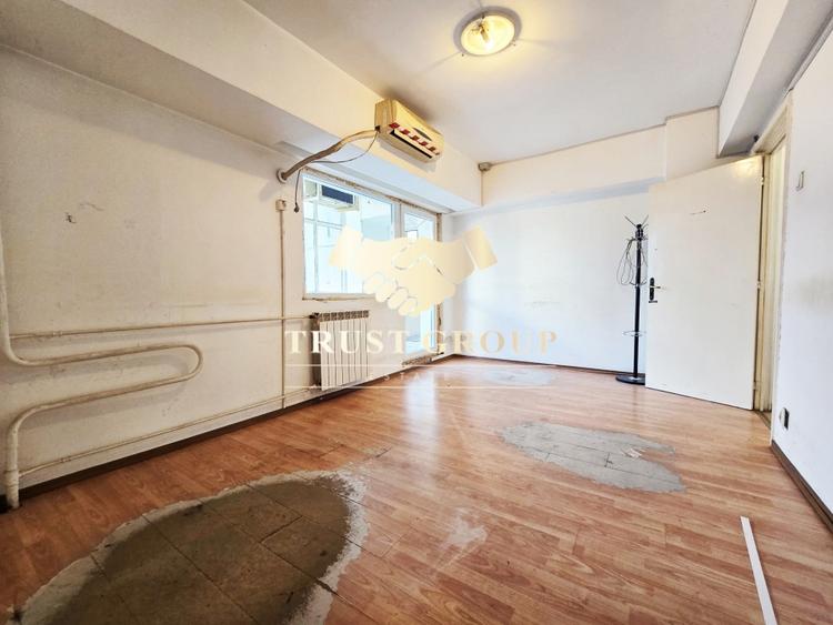 Apartament cu 5 camere decomandat în Victoriei