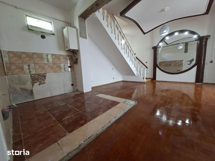 Casă cu 4 camere cu Teren 145 Mp în Centrul Civic