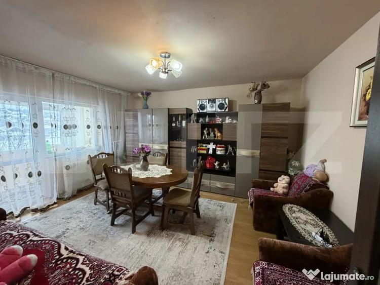 Apartament cu 4 camere decomandat în Central