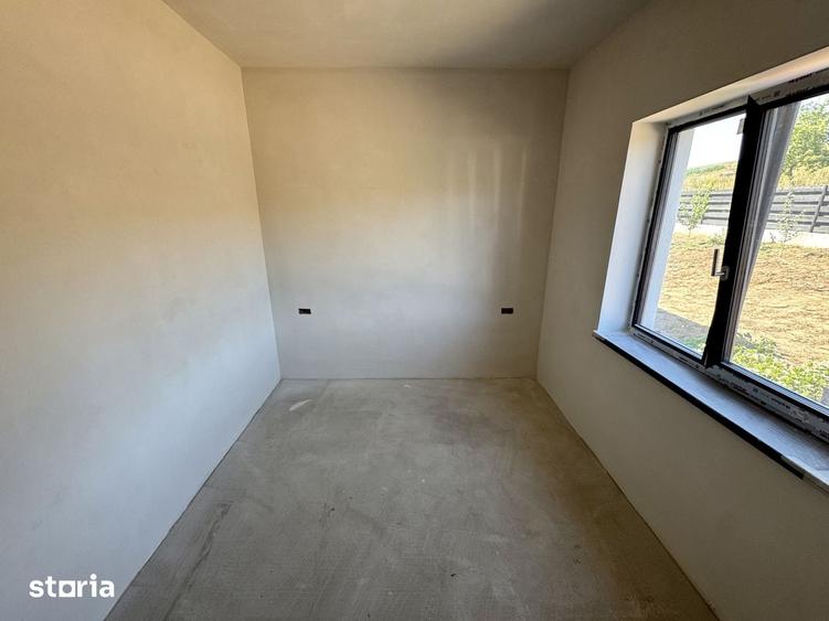 Casă cu 5 camere cu Teren 700 Mp în Bucium