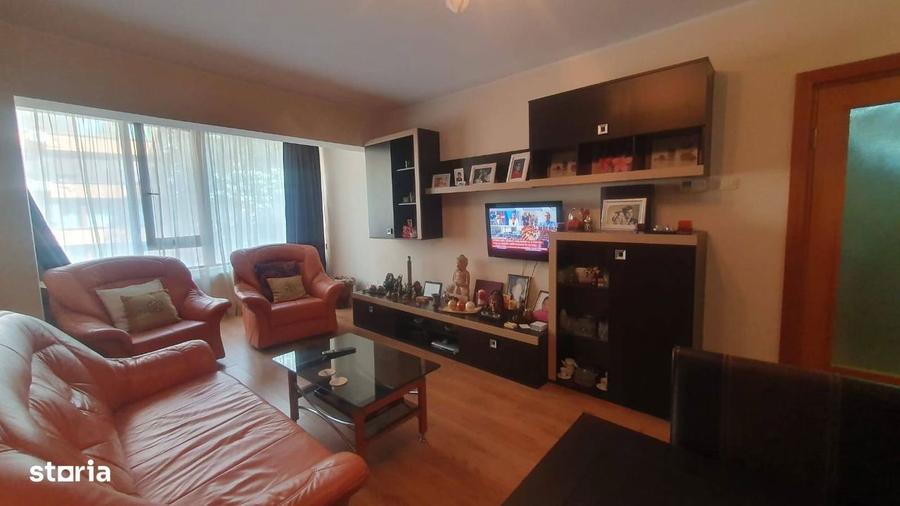 De vanzare Apartament 3 camere -Complex Vega, Strada Tecuci - 1