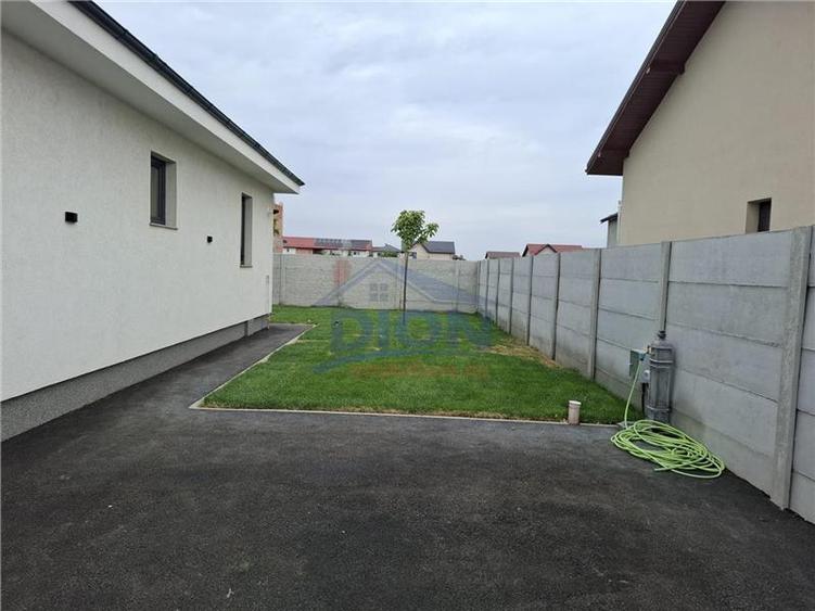 Casă individuală cu 3 camere cu Canalizare în Domnești