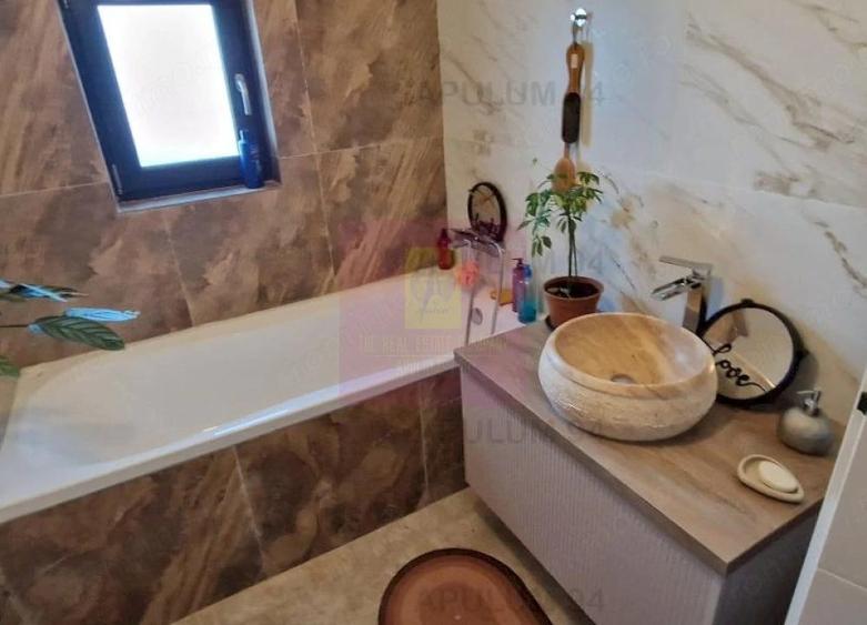 Casă cu 4 camere cu Teren 500 Mp în Gulia