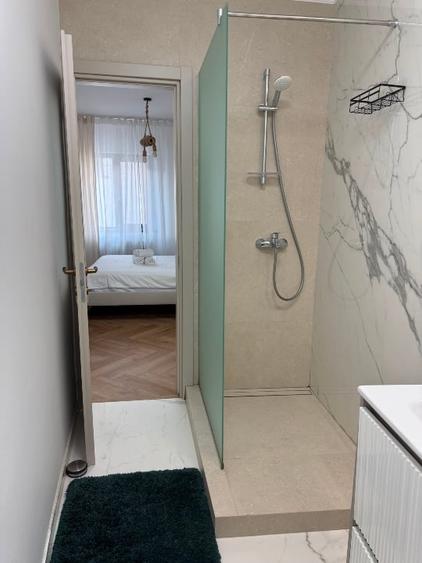 Apartament cu 2 camere semidecomandat, mobilat în Dacia