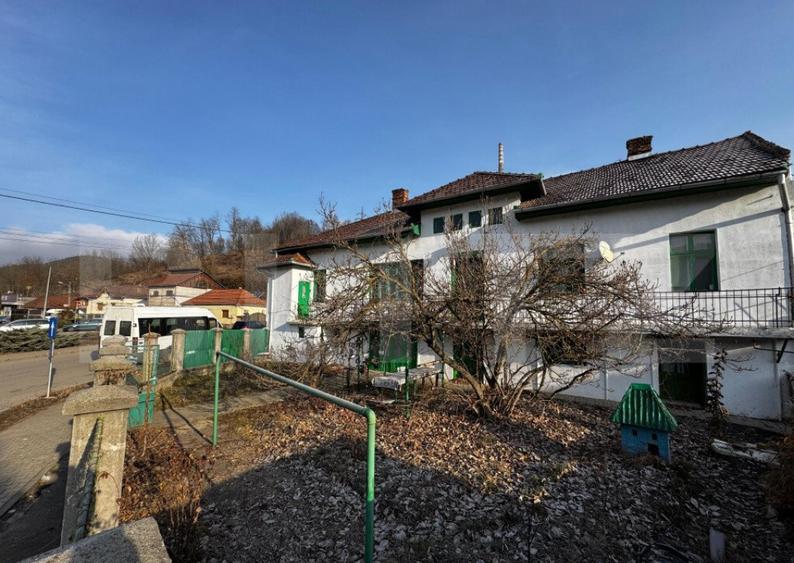 Casă cu 7 camere cu Teren 400 Mp în Zlatna