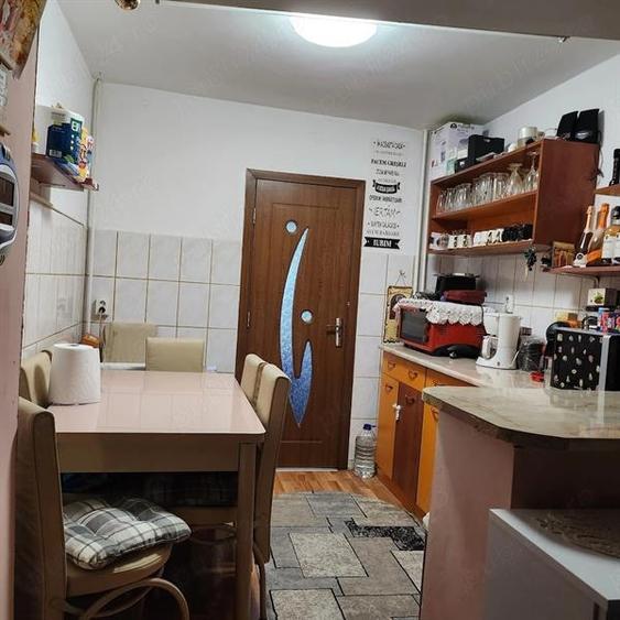 Apartament cu 2 camere decomandat în Sărari
