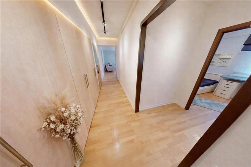 Apartament cu 4 camere decomandat, mobilat în Central