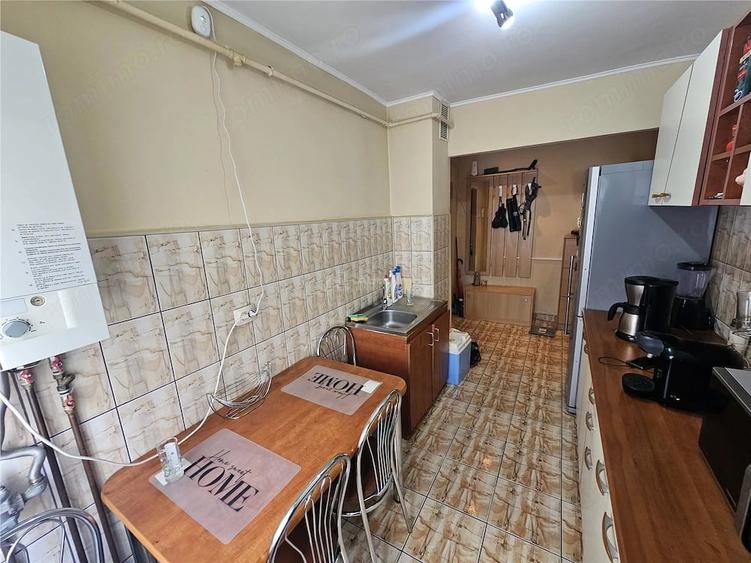 Apartament cu 2 camere semidecomandat în Micro III