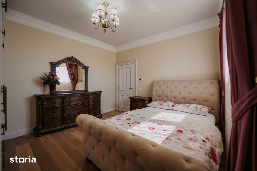 Casă cu 6 camere cu Teren 11880 Mp în Central