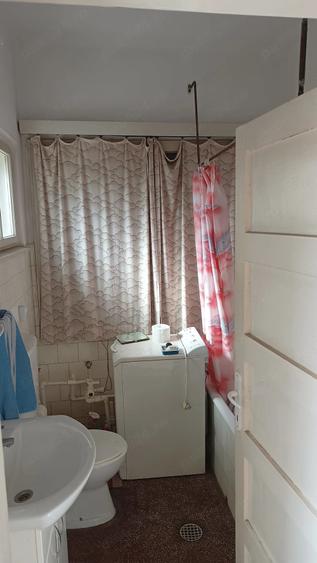 Casă cu 3 camere cu Teren 1435 Mp în Central