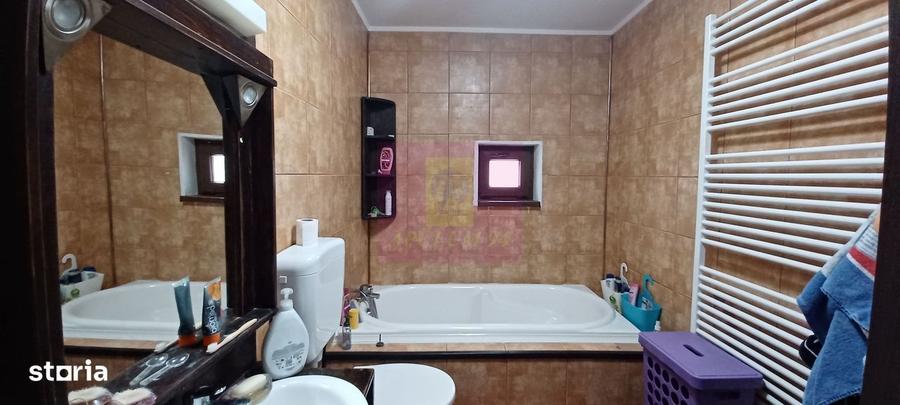 Sabareni, casa 2011, P+M 4 camere + dependinte, curte 500 mp - 8