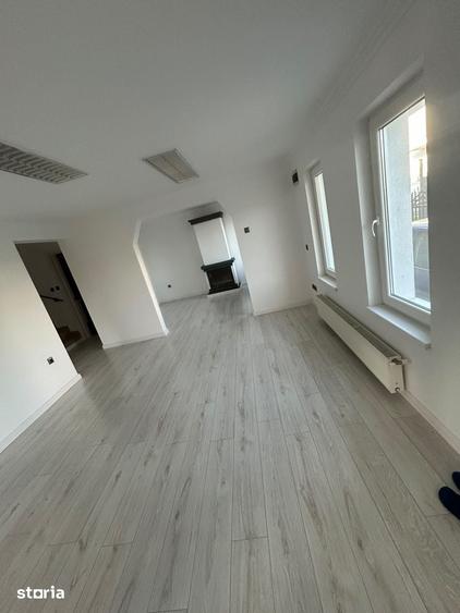 Casa individuala, decomanda, 6 camere, 180 mp ., teren 3 ari., zona d - 12
