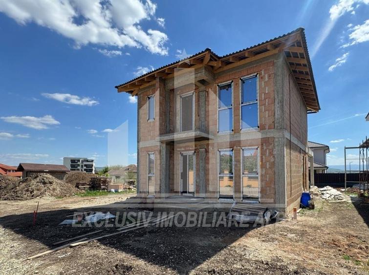 Casă individuală cu 4 camere cu Canalizare în Cetate